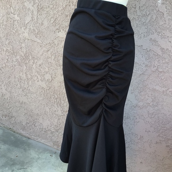 Black Mermaid Silhouette Skirt - Picture 3 of 6